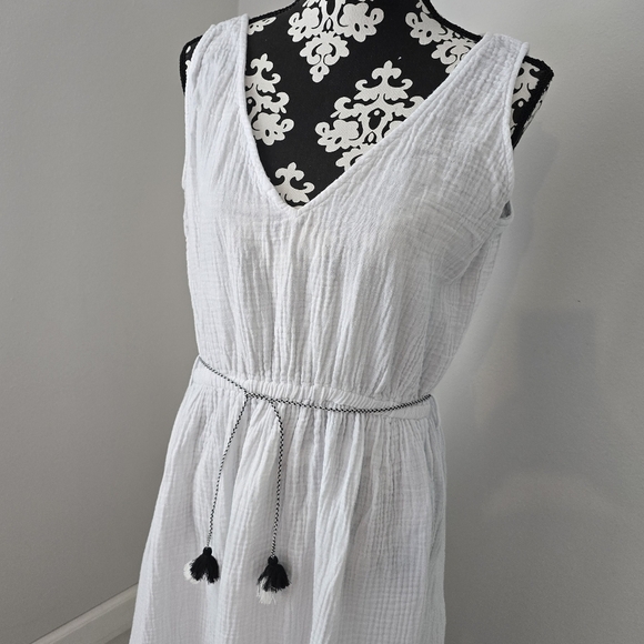 Elegant White Sleeveless Dress Size L - Picture 5 of 14